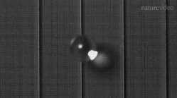 美國(guó)研制出永久防水材料 能讓水滴反彈